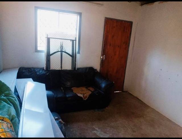 2 BEDROOM HOUSE FOR SALE IN NEWLANDS WEST